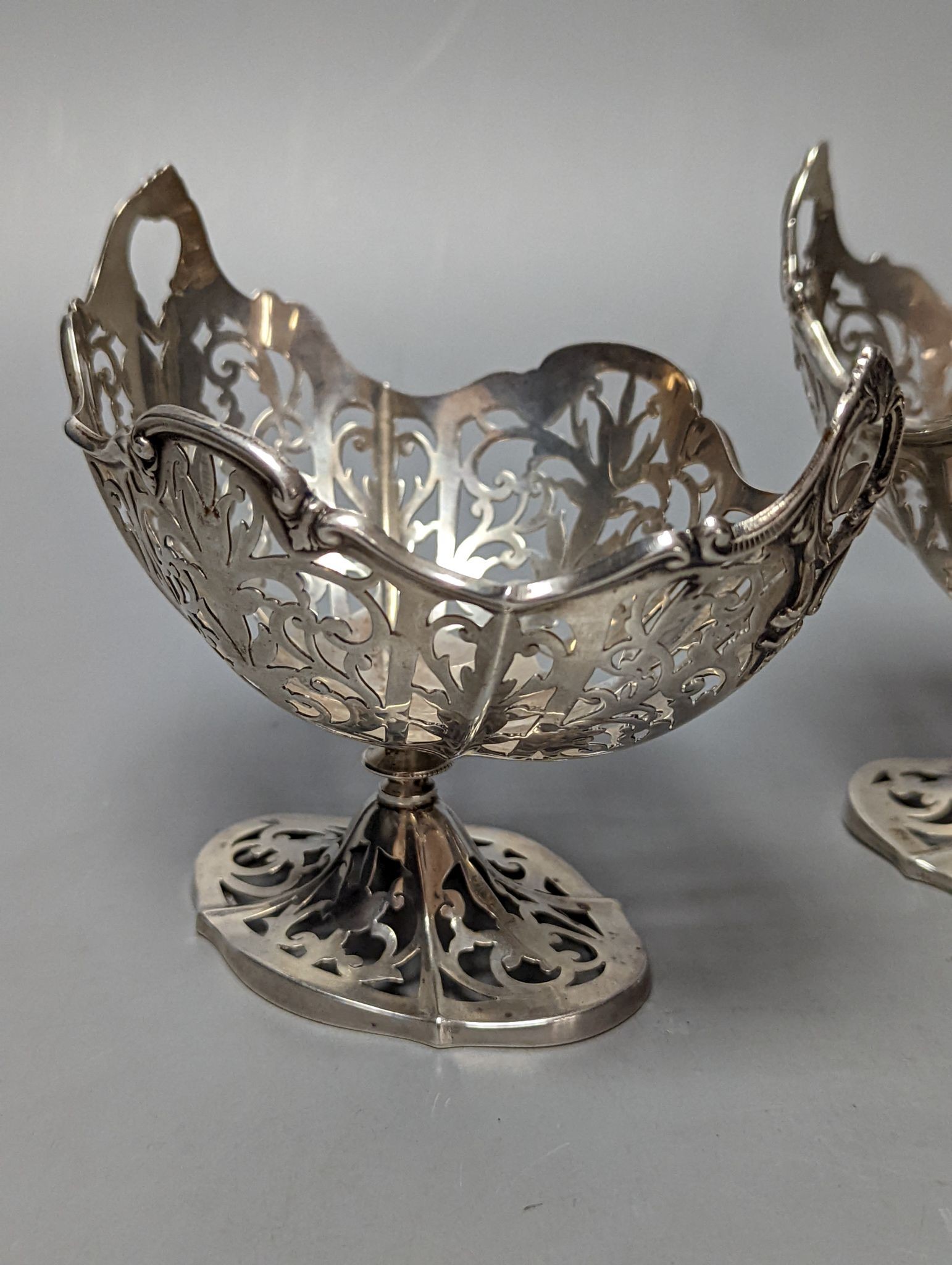 A pair of George V pierced silver boat shaped bonbon dishes, by Henry Matthews, Birmingham, 1920, length 12cm